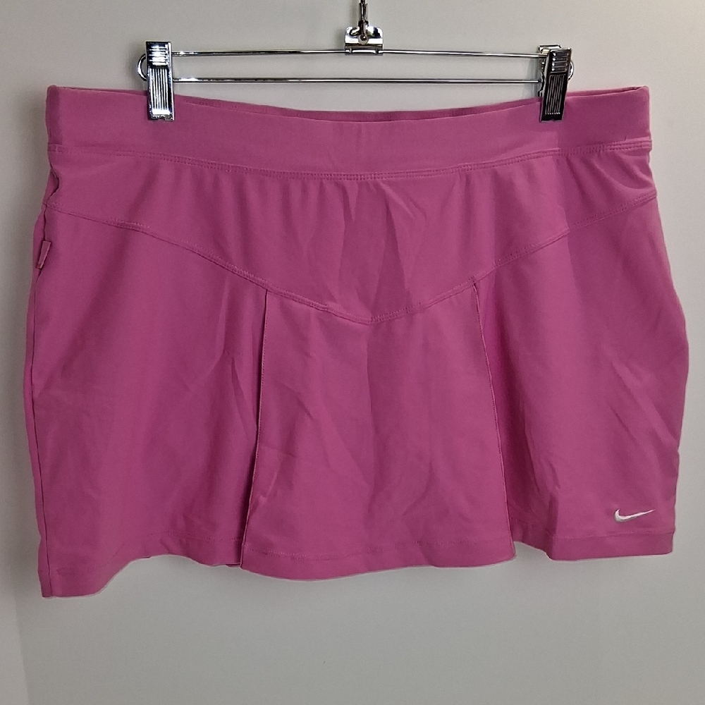 Nike Fit Dry Women's Vibrant Pink Pleated Athletic Skirt Shorts